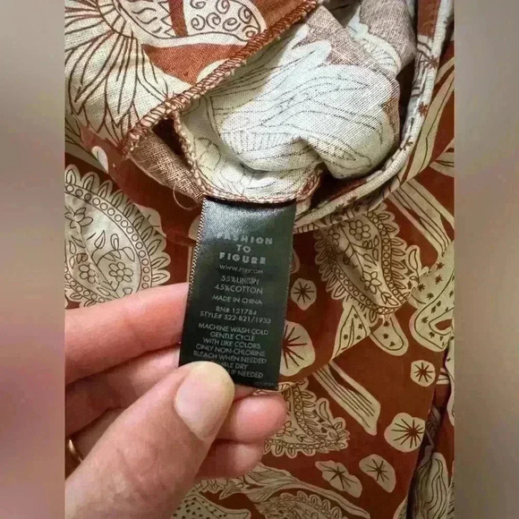 Fashion To Figure Blythe Faux Wrap Printed Skirt size 2 - Picture 9 of 10